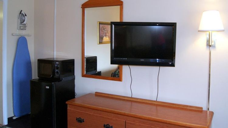 Red Carpet Inn Room