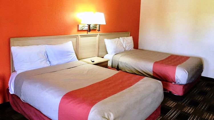 Red Carpet Inn Room