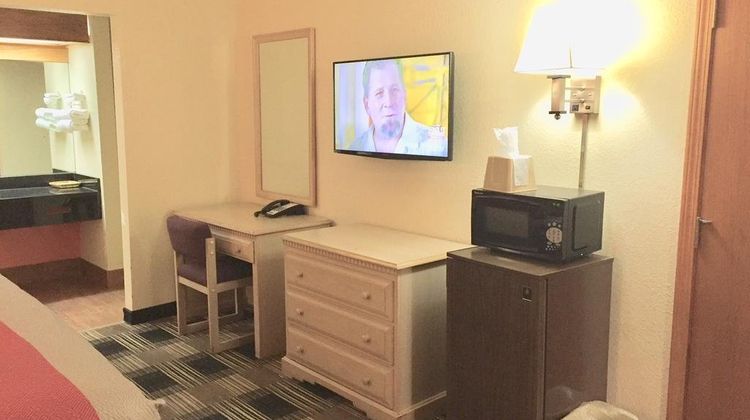 Red Carpet Inn Room