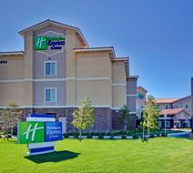 Holiday Inn Express Hotel & Suites Exterior