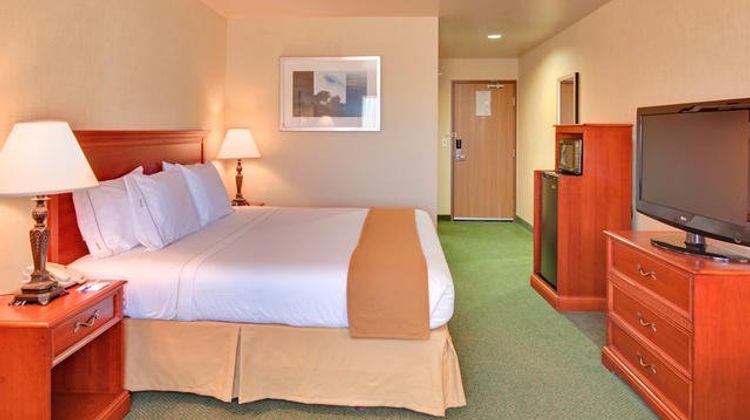 Holiday Inn Express Hotel & Suites Room