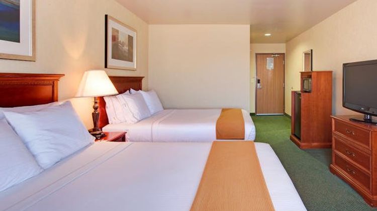 Holiday Inn Express Hotel & Suites Room