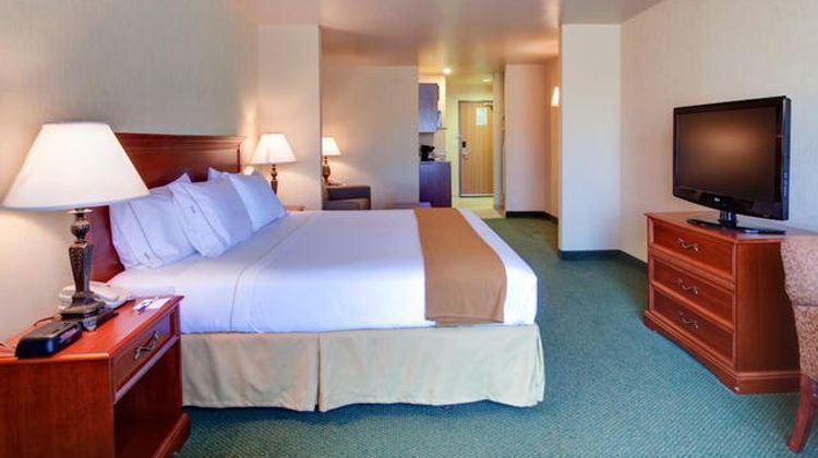 Holiday Inn Express Hotel & Suites Room