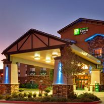 Holiday Inn Express Hotel & Suites