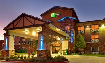 Holiday Inn Express Hotel & Suites