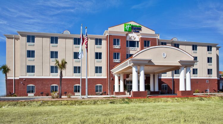 Holiday Inn Express & Suites Exterior