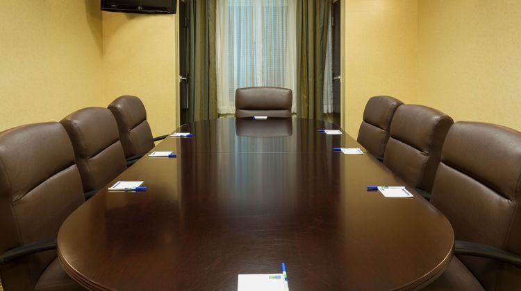 Holiday Inn Express & Suites Meeting