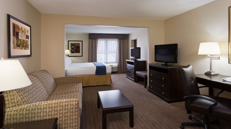 Holiday Inn Express & Suites Suite