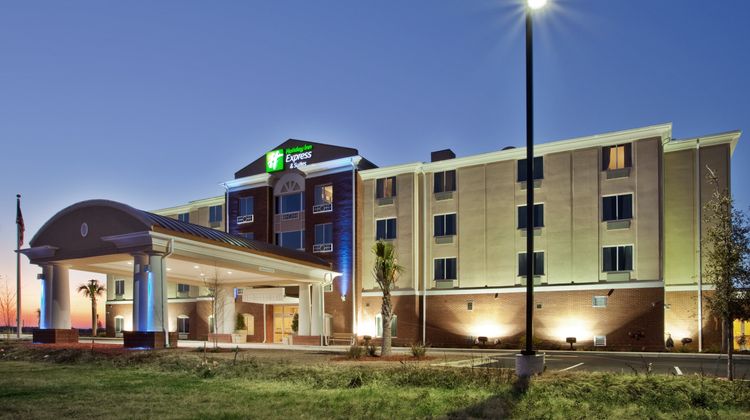 Holiday Inn Express & Suites Exterior