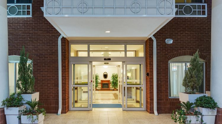 Holiday Inn Express & Suites Exterior