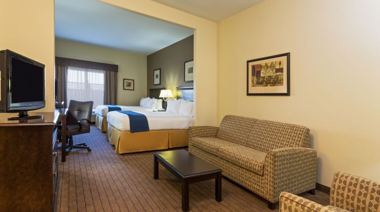 Holiday Inn Express & Suites Suite