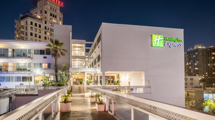 Holiday Inn Express San Diego Downtown Exterior