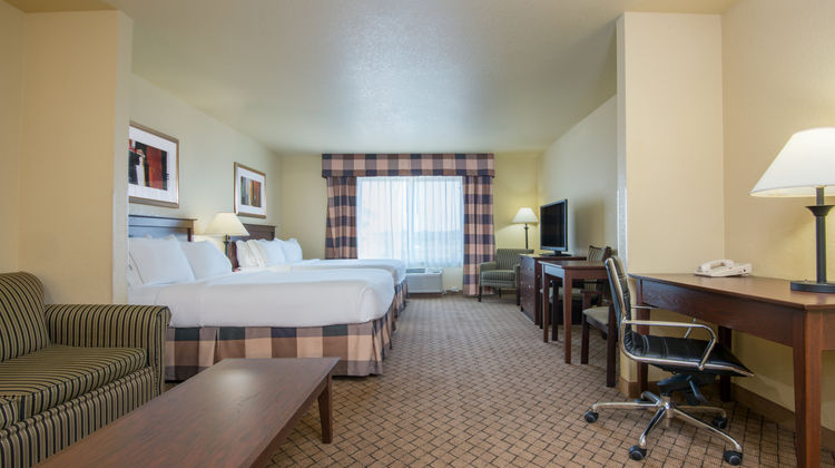 Holiday Inn Express Hotel & Suites Suite
