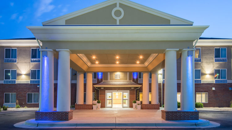 Holiday Inn Express Hotel & Suites Exterior