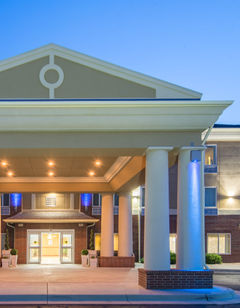 Holiday Inn Express Hotel & Suites