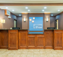 Holiday Inn Express Hotel & Suites Lobby