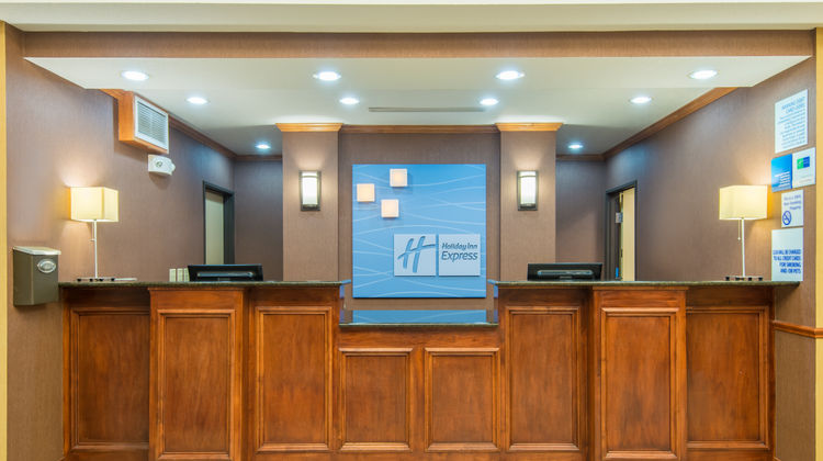 Holiday Inn Express Hotel & Suites Lobby