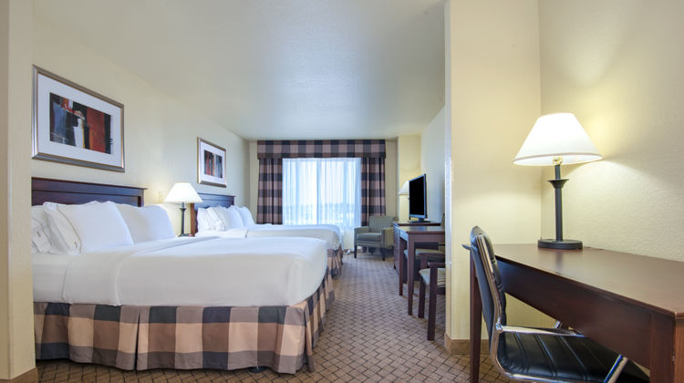Holiday Inn Express Hotel & Suites Suite