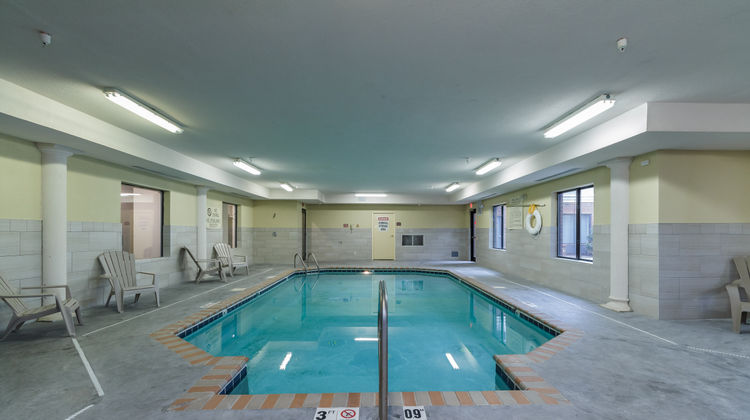 Holiday Inn Express Hotel & Suites Pool