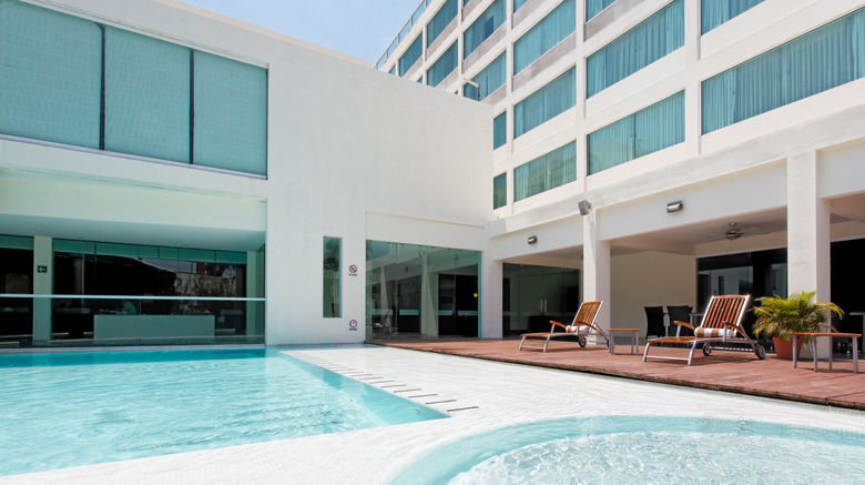 <b>Crowne Plaza Hotel Villahermosa Pool</b>. Images powered by <a href="https://www.leonardoworldwide.com/" title="Leonardo Worldwide" target="_blank">Leonardo</a>.