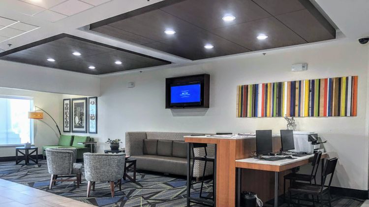 Holiday Inn Express Hotel & Suites Lobby
