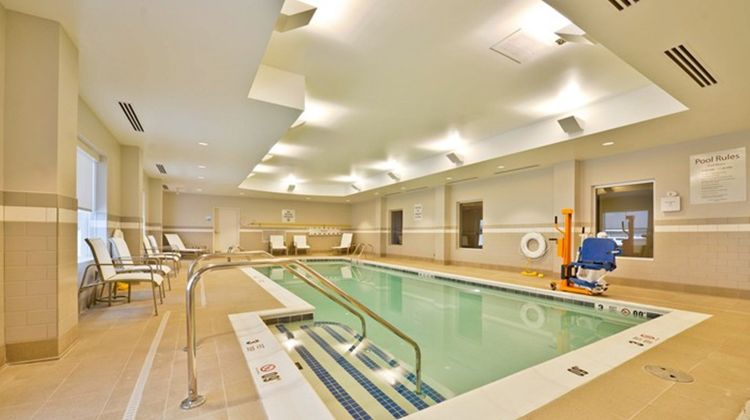 Holiday Inn Express and Suites Utica Pool