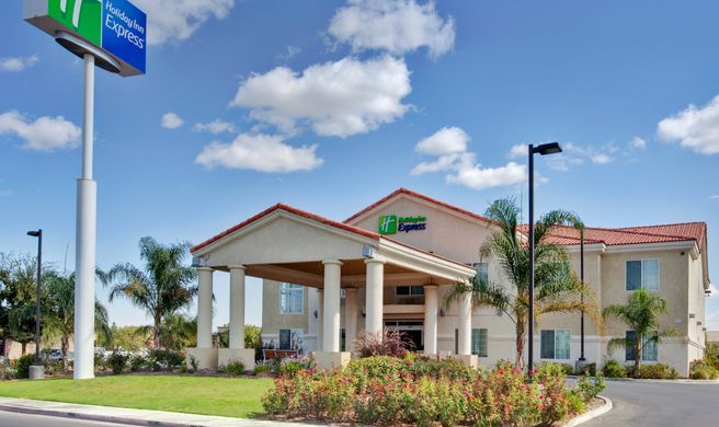 Holiday Inn Express Exterior
