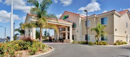 Holiday Inn Express Exterior