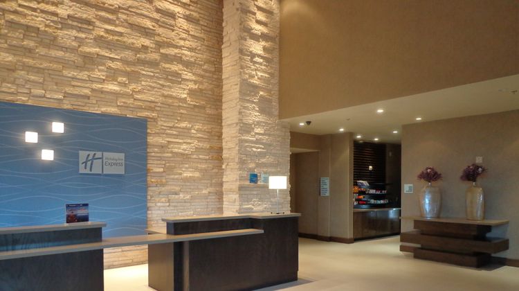 Holiday Inn Express Frisco Lobby