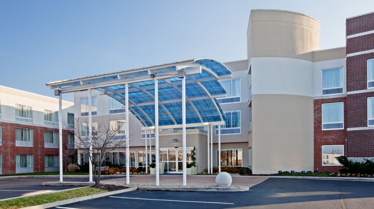 Holiday Inn Express Fishers Exterior