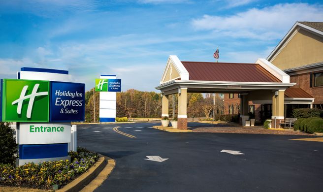 Holiday Inn Express Hotel & Suites Exterior