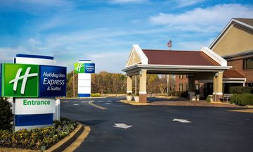 Holiday Inn Express Hotel & Suites