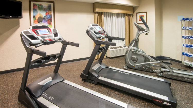 Holiday Inn Express & Suites Health Club