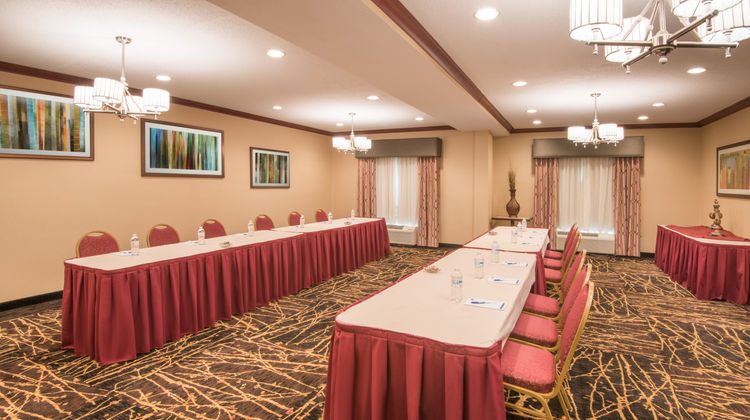 Holiday Inn Express & Suites Meeting