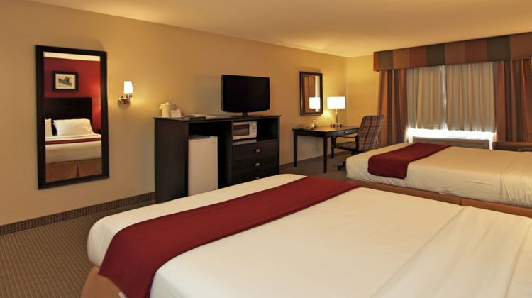 Holiday Inn Express Defiance Room