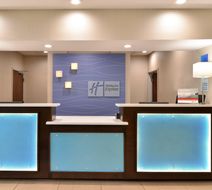 Holiday Inn Express & Suites Cincinnati Lobby