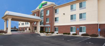 Holiday Inn Express & Suites Cincinnati Exterior