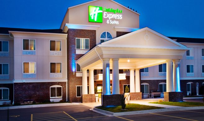 Holiday Inn Express Hotel & Suites Exterior
