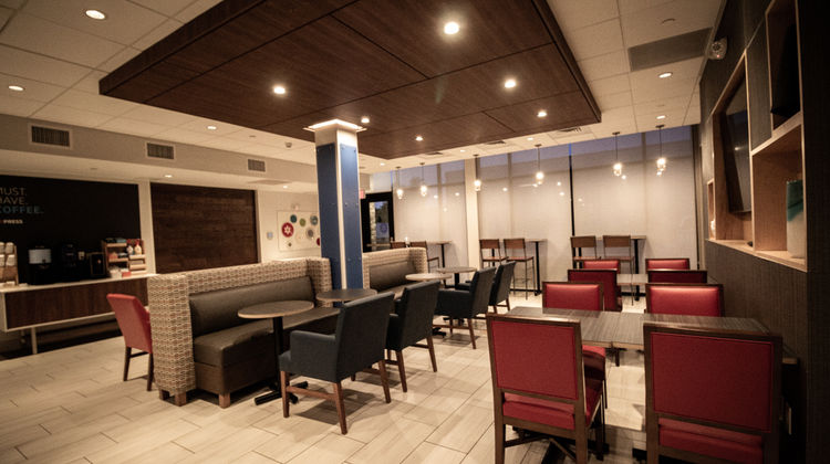 Holiday Inn Express/Suites Randolph Restaurant