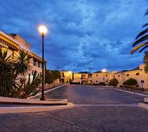 Holiday Inn Hotel & Suites Exterior