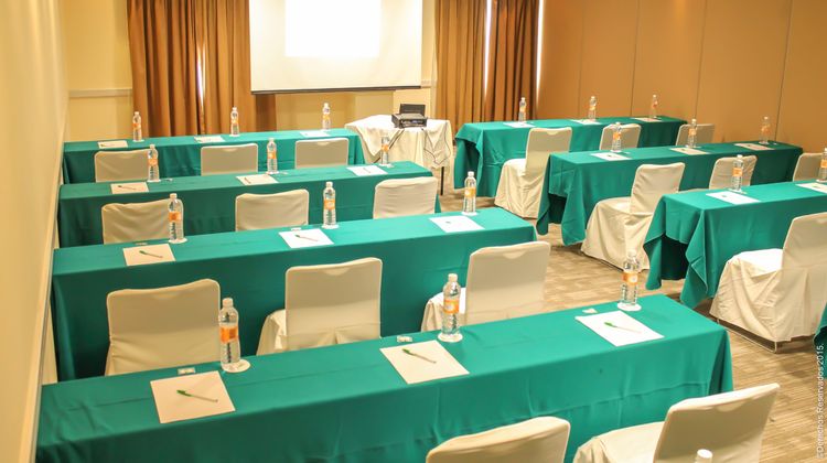 Holiday Inn Centro de Convenciones Spa