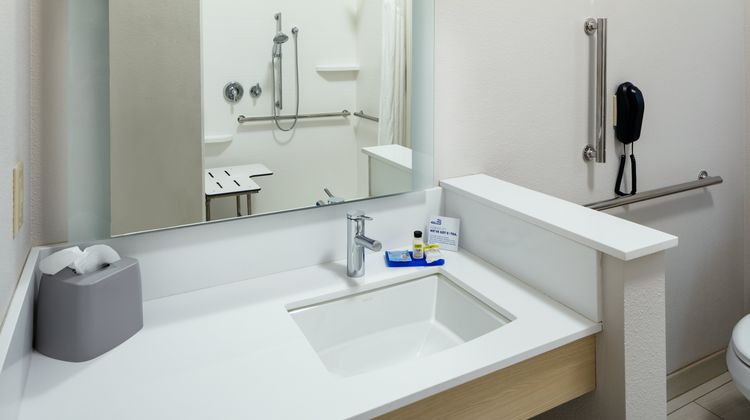 Holiday Inn Express & Suites Medford Room
