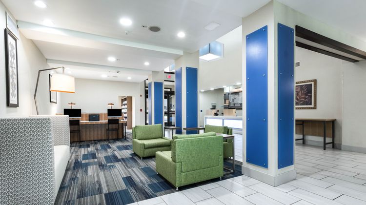 Holiday Inn Express Hotel & Suites Lobby