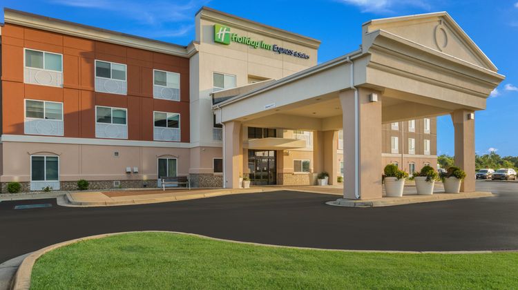 Holiday Inn Express Hotel & Suites Exterior