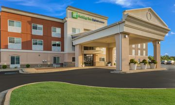 Holiday Inn Express Hotel & Suites