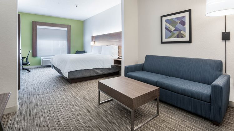 Holiday Inn Express Hotel & Suites Suite
