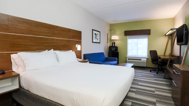 Holiday Inn Express Philadelphia NE Room