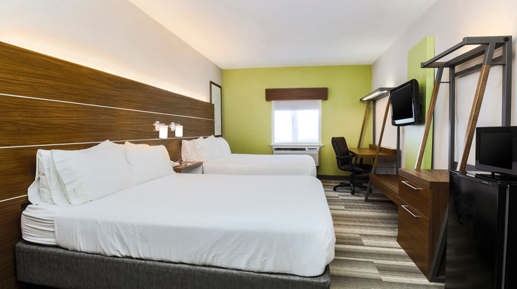 Holiday Inn Express Philadelphia NE Room