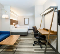 Holiday Inn Express Philadelphia NE Room