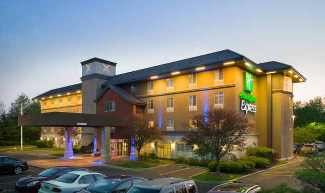Holiday Inn Express Philadelphia NE Exterior